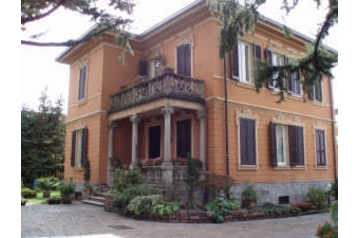 Italia Privát Varese, Esterno